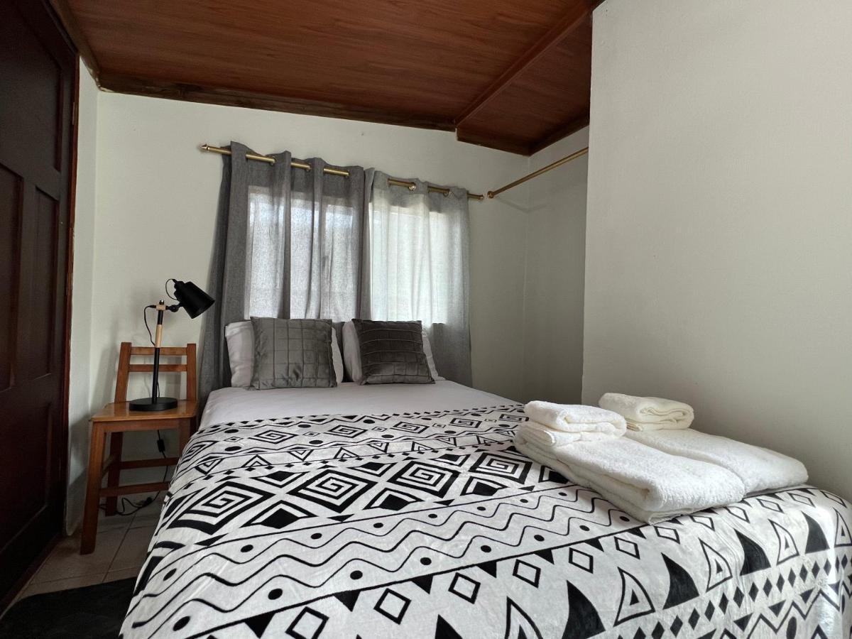 Tiny Apartment In The City Rooftop Terrace Baños Extérieur photo